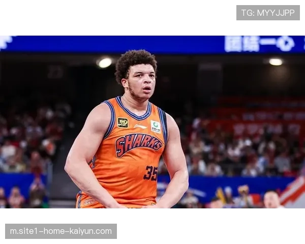 怀特塞德17分14板2帽护框出色,上海内线防守屏障作用明显 怀特塞德17分14板2帽护框出色,上海内线防守屏障作用明显